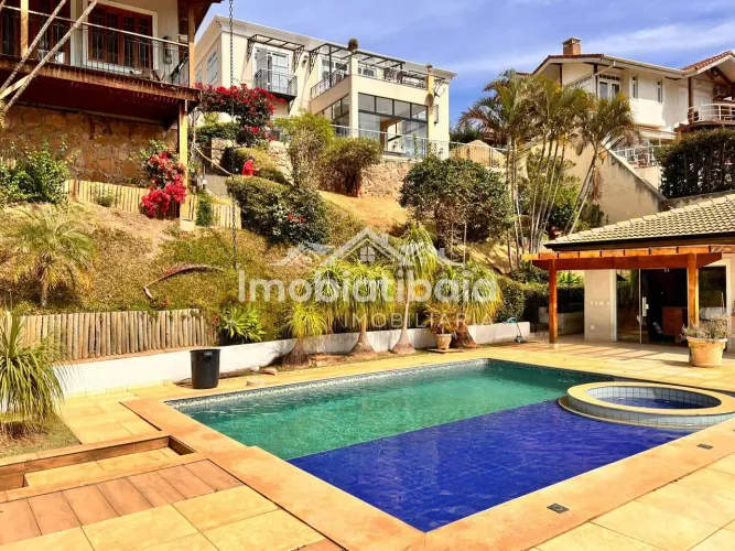Casa à venda no condomínio Flamboyant Atibaia - 2.650 m²