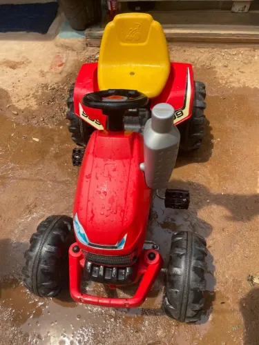 Trator Infantil a pedal
