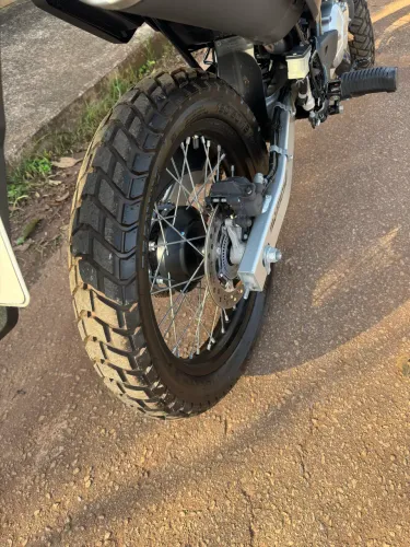 Vendo XRE muito nova
