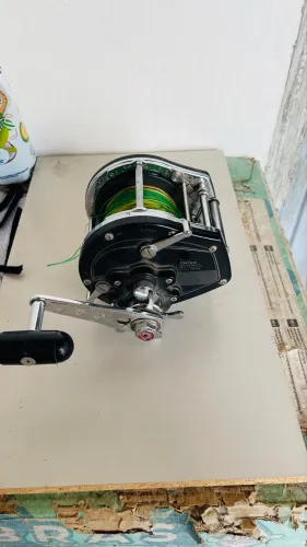 carretilha/molinete de pesca convencional Daiwa Super Dynamic ST-500.