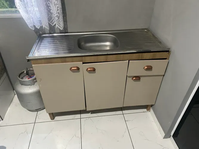 Pia de cozinha com tampo inox