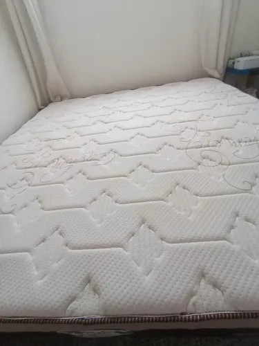 Vendo uma cama king