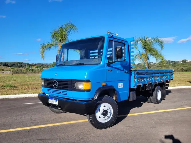 Mercedes Benz 710 carroceria