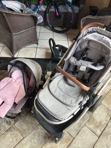 Carrinho + bebê conforto