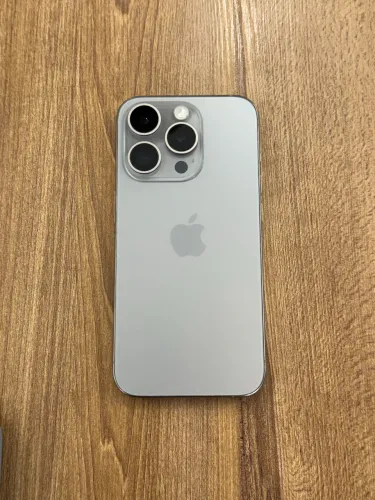 iPhone 15 pro cinza