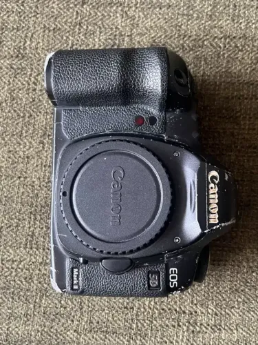 Canon EOS 5D Mark II, atualmente usado, mas sem uso. Funções estão funcionando corretament