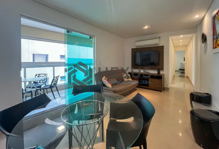 Apartamento com varanda gourmet e lazer na Praia das Pitangueiras, Guaruja