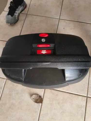 Vende-se baú de moto Givi
