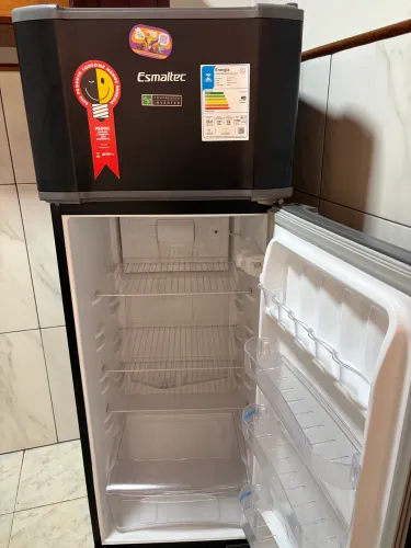 Geladeira semi nova