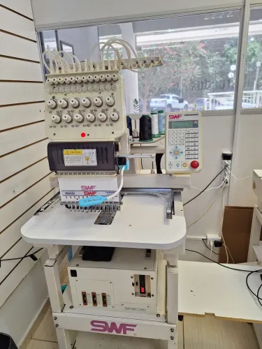 MAQUINA BORDAR SWF 12 AGULHAS 