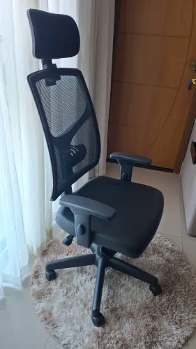 Cadeira Yon Cavaletti pouco uso, bem conservada.