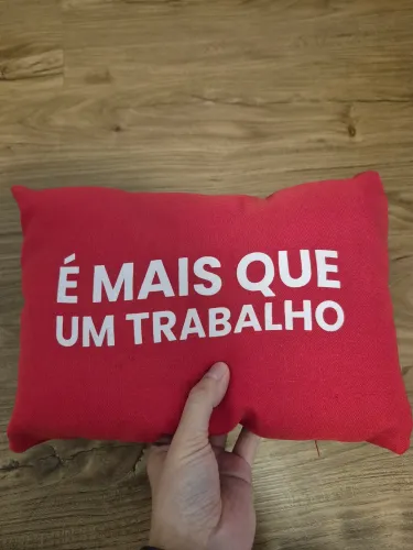 Almofadinha pequena vermelha