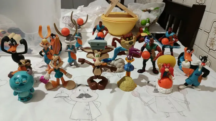 Space jam bonecos