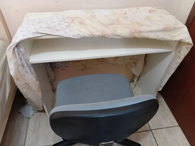 Mesa e cadeira