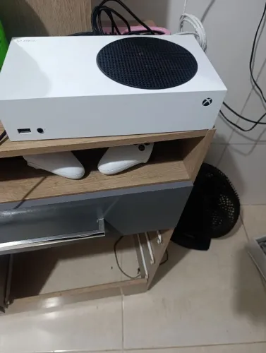 Xbox Series S, mídia digital, 500GB + 2 Joysticks + Phone