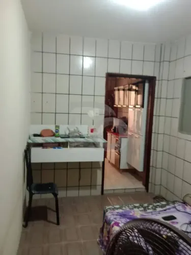 Casa no Novo Paraíso com 3 Quartos, Quintal e Área com Churrasqueira