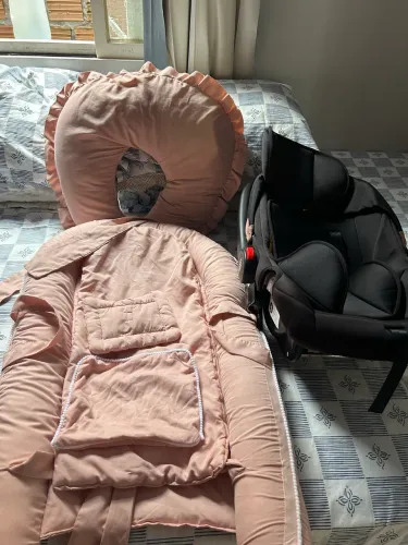 Bebê conforto + ninho redutor + travesseiro de amamentação 