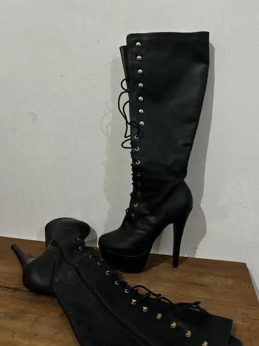 Bota Feminina Cano Super Alto em Couro - Tam. 36