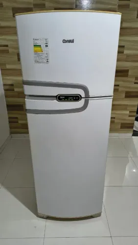 Vende-se GELADEIRA,  funcionando perfeitamente. 