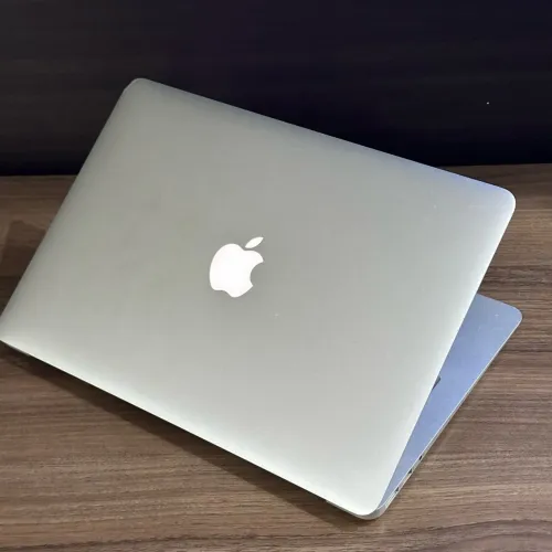 MacBook Air / Core i7 / 8GB / SSD M2