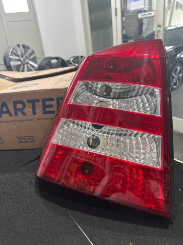 Lanterna traseira GM Astra 2003 a 2011 Esquerdo bicolor Arteb