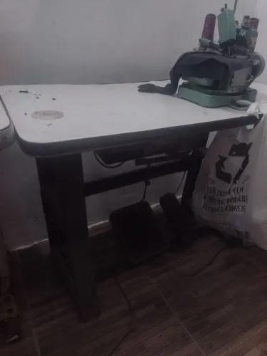 Máquina de costura overclock
