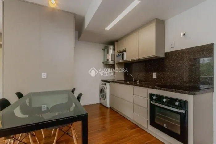Apartamento semi-mobiliado para aluguel, com 47 m², 1 quarto em Petrópolis - Porto Alegre