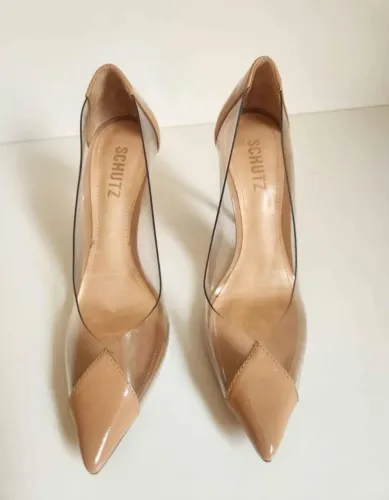 Scarpin Schutz Cendi - Vinil Transparente + Verniz Bege