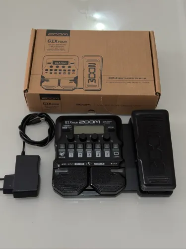Pedaleira Zoom G1X Four + Fonte + Caixa | Excelente Estado