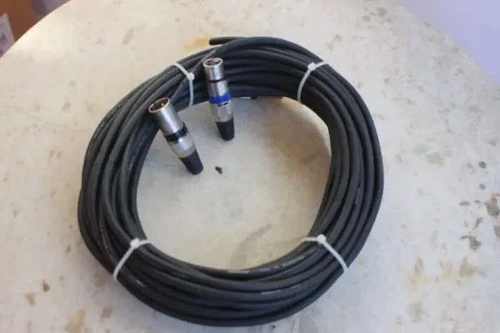 Cabo XLR mais 2 conectores XLR 16 mts 9 Emborrachado