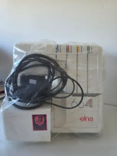 Máquina Overloque Elna 664