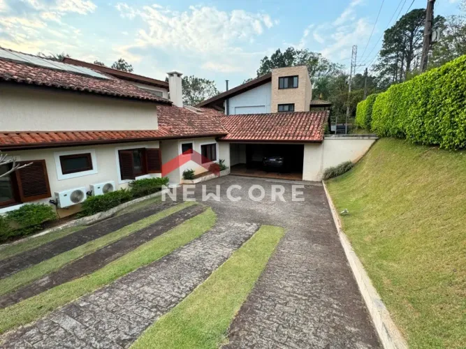 Casa em Rua Uirapurus - Condomínio Flamboyant-B - Atibaia/SP
