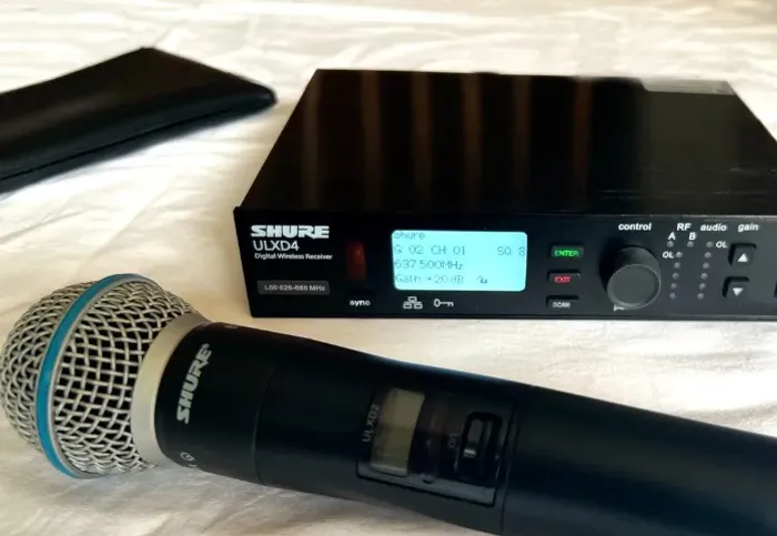 Microfone Sem Fio Shure Beta 58 ULXD2 E Receptor ULXD4