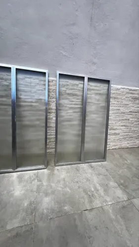Duas porta pra fechamento de alumínio 