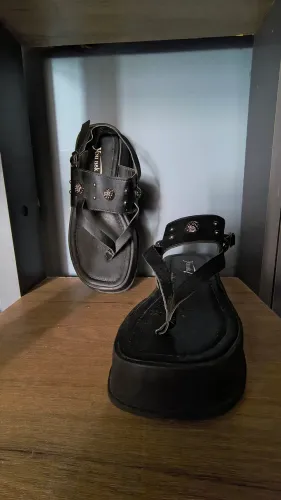Sandália flatform plataforma média