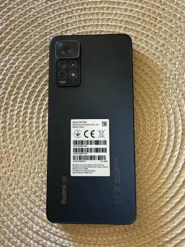 Vendo um celular redimi note 11 pro 5 g sendo 128gb de memória interna e 6 gb ram nfc