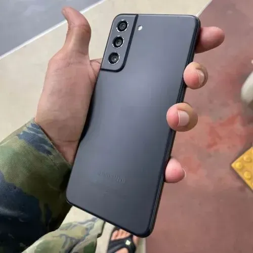 Troco os dois por iPhone 13 pro max 