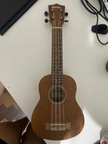 UKULELE SHELBY