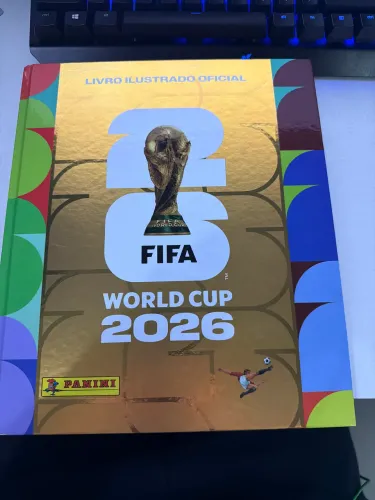 Álbum Copa 2026 Capa Dura Ouro + Yamal Roxo | Faltam só 20 figurinhas
