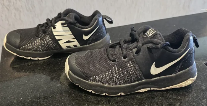 Tenis NIKE TEAM HUSTLE QUICK (ORIGINAL) Infantil