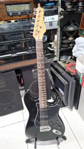 Guitarra Giannini stratosonic em ótimo estado, cordas novas 490,00 somos loja no hauer