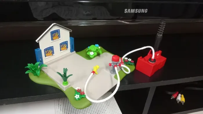 PLAYMOBIL BOMBEIROS-BASE DE TREINAMENTOC/ ÁGUA DE VERDADE.