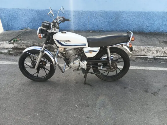 Moto cg 125 equipada com motor e peças de 160