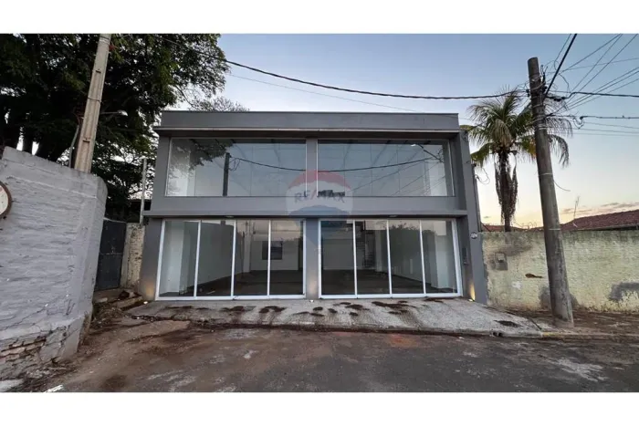 Barracão para locação no Centro de Araras/SP, 202 m², 2 banheiros