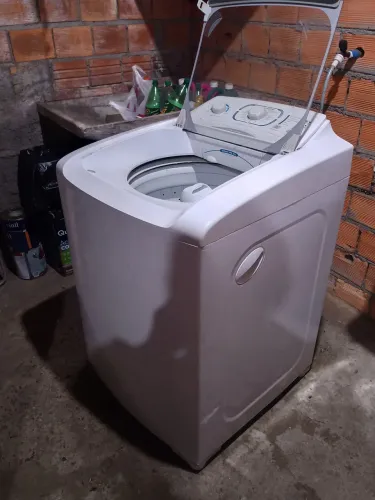 Vende-se uma máquina Eletrolux 15 kg