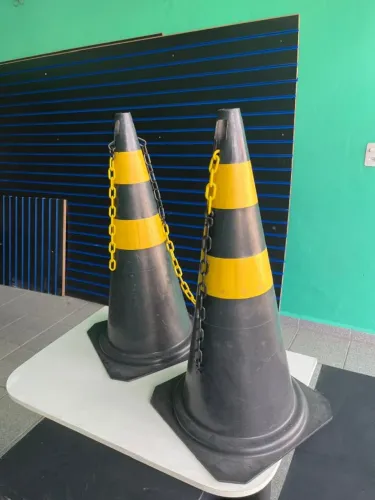 2 cones PVC para sinalização c/ corrente - kit com 2 peças+corrente