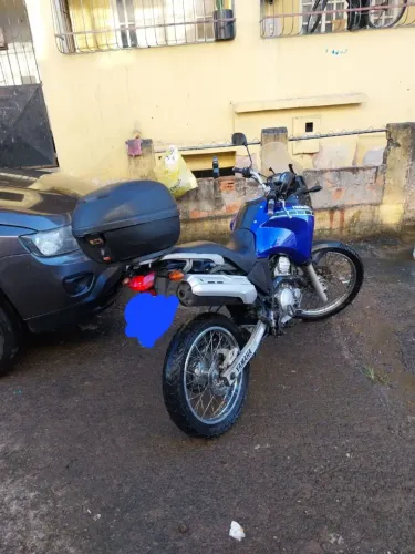 Moto impecável