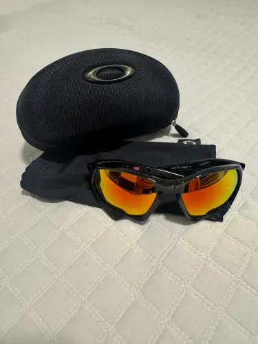 ÓCULOS DE SOL OAKLEY PLAZMA MATTE BLACK INK PRIZM RUBY