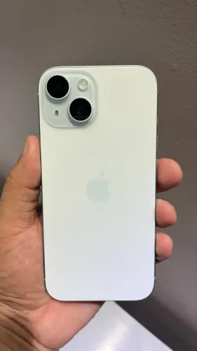 iPhone 15 - 128GB com detalhe