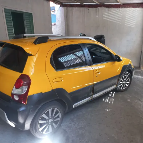 Toyota Etios Cross 1.5 Flex 16V 5P Mec. 2015